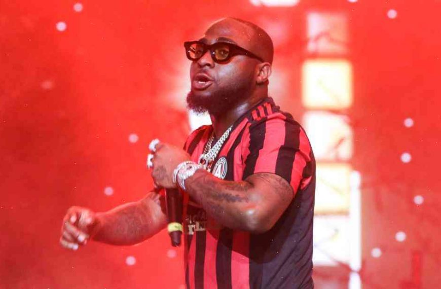Davido takes money from music industry, gives it to charity