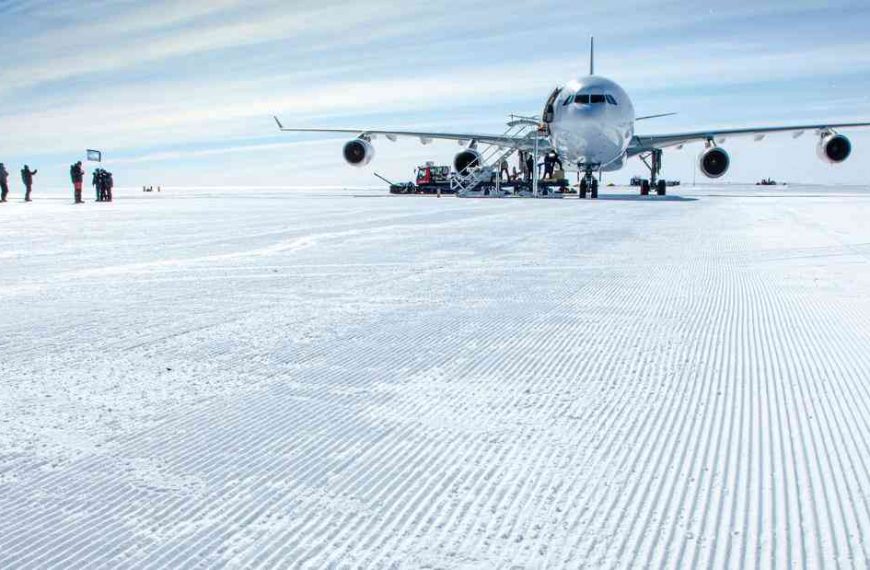 Airbus A340 ‘lands’ on Antarctica